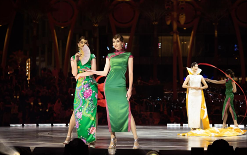 迪拜世博会中国国家馆上演东方旗袍秀（世博会刮起“中国风”）