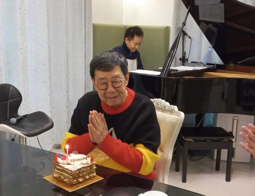 香港老戏骨胡枫90岁生日(多位好友陪他一同庆祝 现场热闹又温馨)