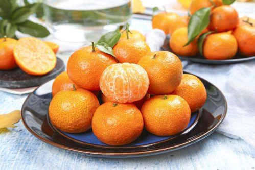 为啥吃砂糖橘皮肤会出现变黄的现象？(吃太多砂糖橘变成“小黄人”怎么恢复多长时间？)