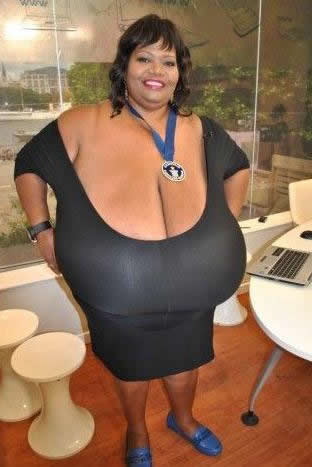 世界上最大胸重排行(世界上最大胸部女人胸重达77斤)