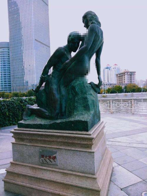 天津海河边雕塑充满“性暗示”谁创作的？创作者叫什么？