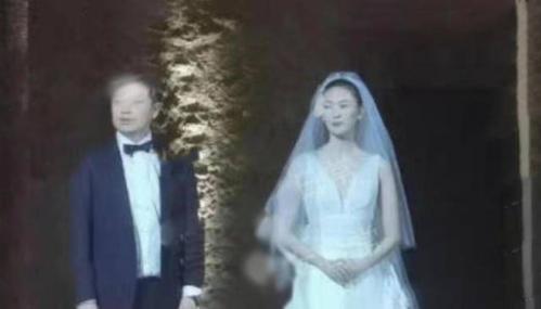 童瑶被张默重伤离婚，她的婚姻历程及现任老公王冉资料！