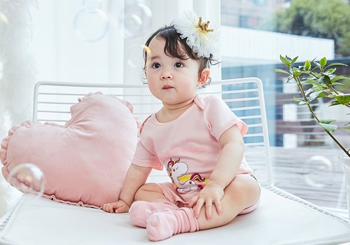 一岁小孩发型让宝宝人前人后可爱如初(女童宝宝发型制作用短发更合适) 一岁小孩发型让宝宝人前人后可爱如初(女童宝宝发型制作用短发更合适)