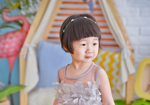 三四岁女孩齐刘海短发还能这样梳,甜美可爱不用打理,妈妈超省心 三四岁女孩齐刘海短发还能这样梳,甜美可爱不用打理,妈妈超省心